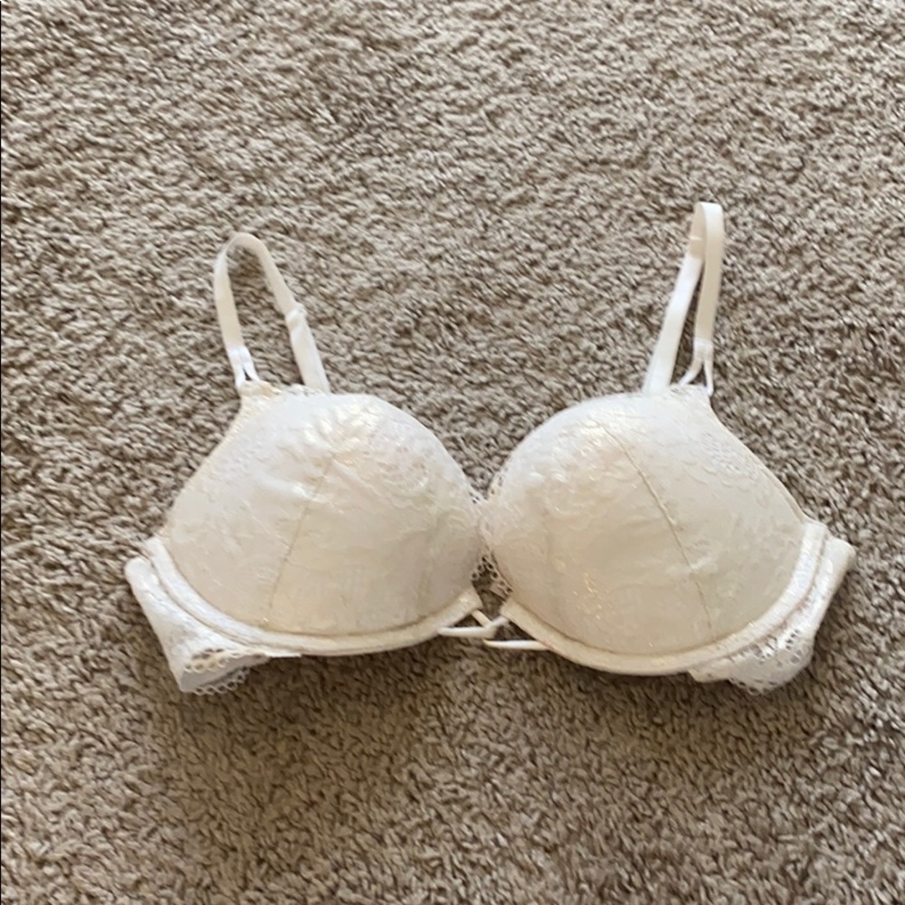 White lacy push up bra